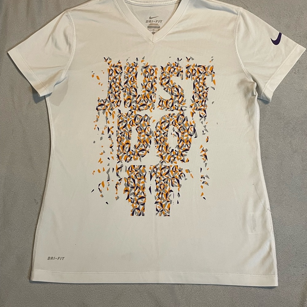 Women’s Nike sports athletic shirt. Dri-Fit white xl.